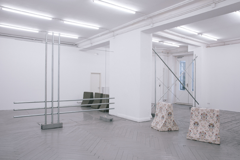 antonia low: schutzgebiet