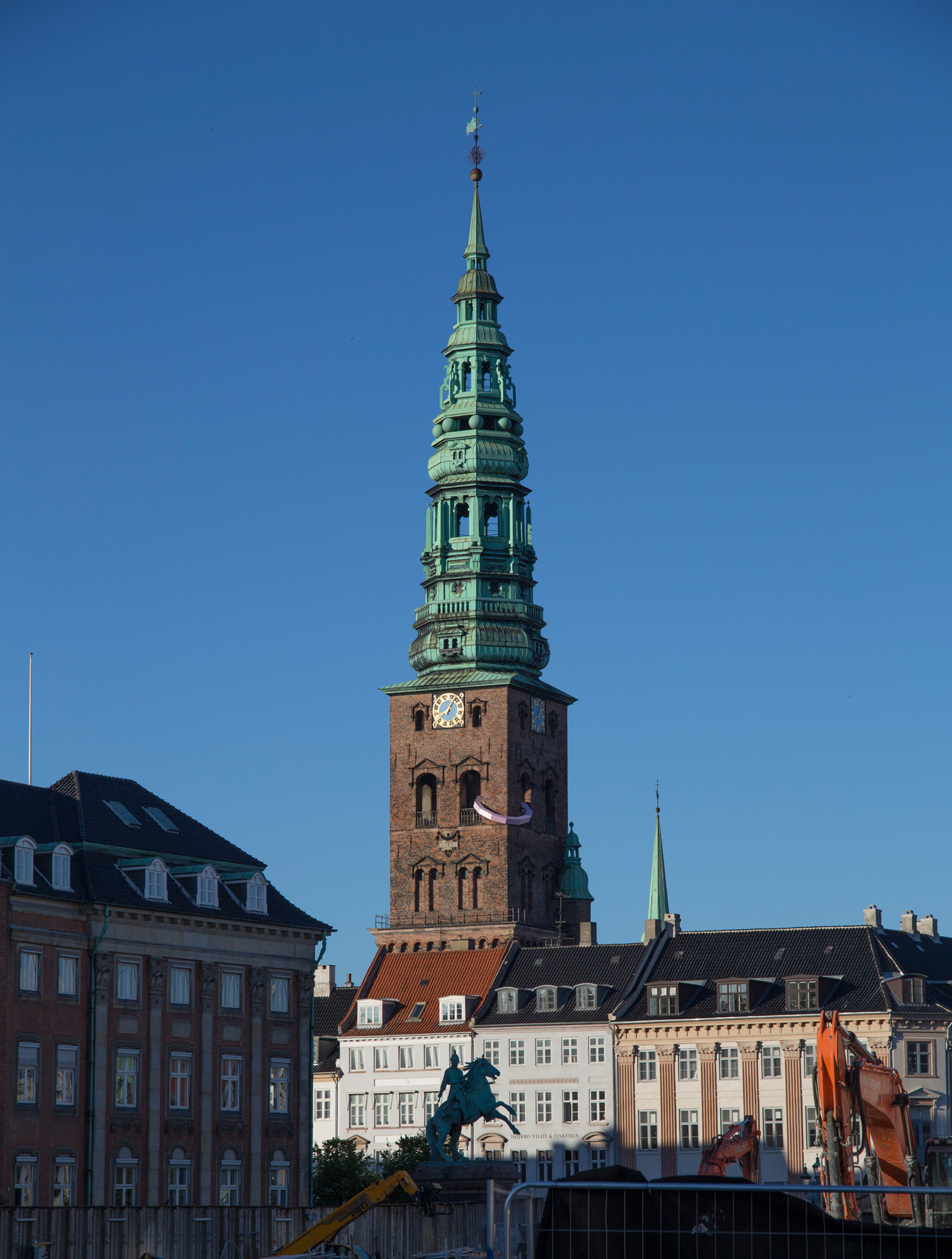 tommy st&oslash;ckel: things for a symmetrical tower